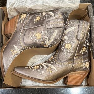 Dingo Western Ankle Boots - primrose